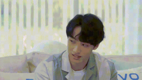 谈恋爱朋友吃瓜